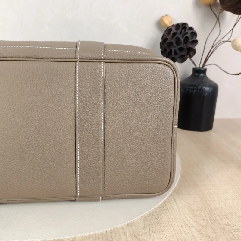 Hermès Top Handle Bag Garden Party 36 36 Negonda Calfskin Large 36 × 17 × 26 cm z — detail view 8 of 11