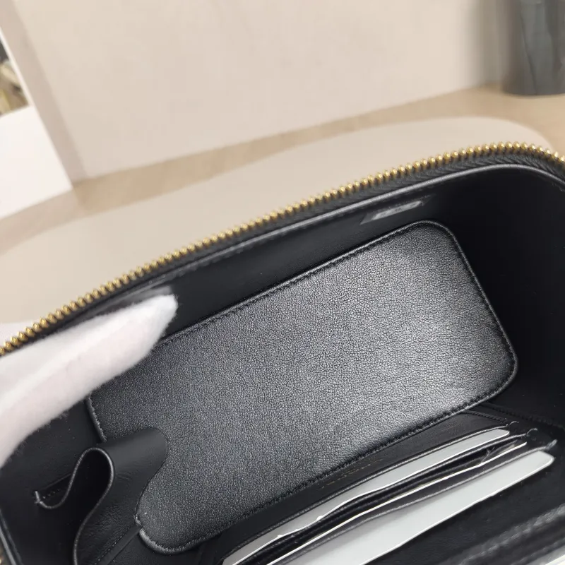 Chanel Crossbody Bag Edition Black Lambskinmini16 × 8 × 9.5 cm — detail view 10 of 14