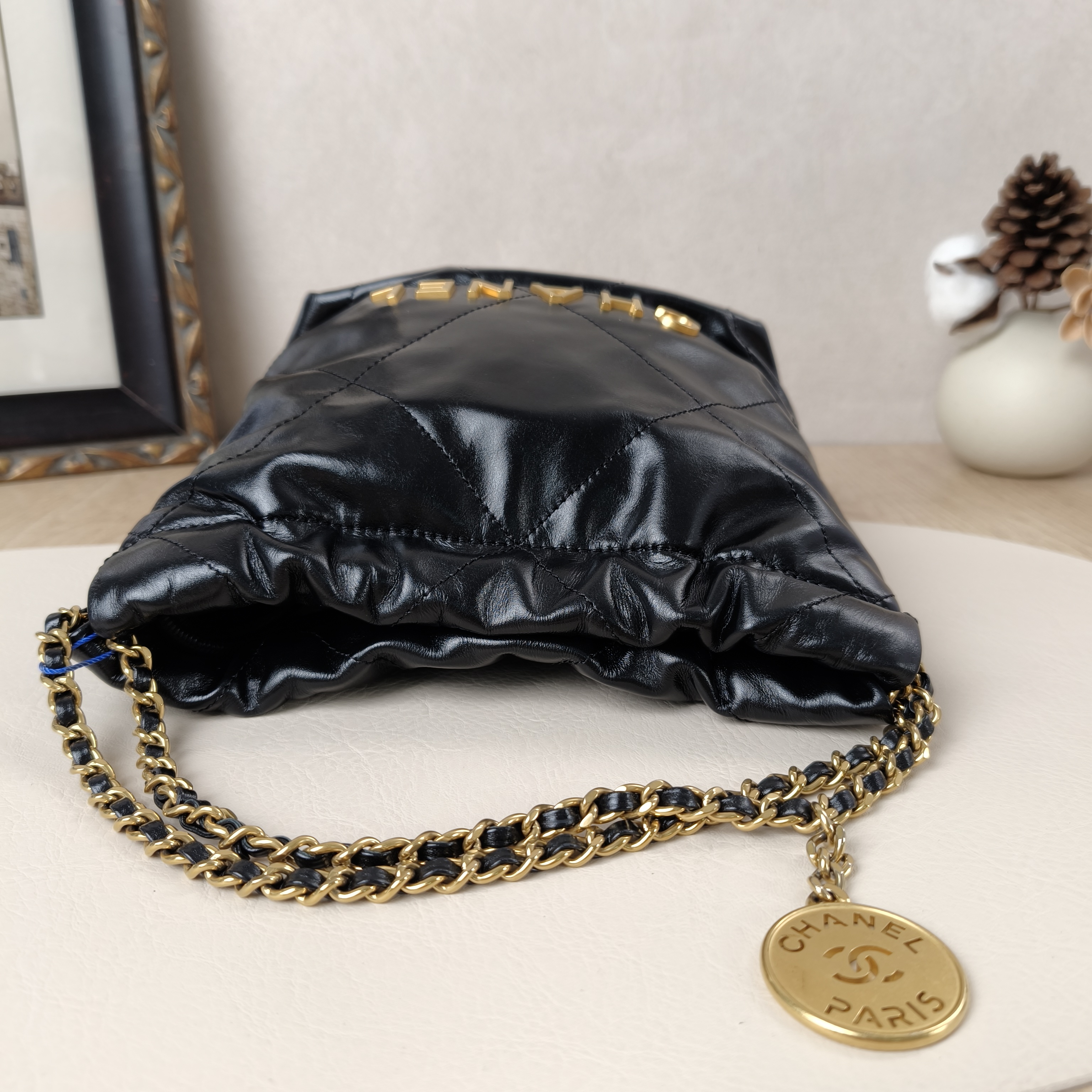 Chanel Shoulder Bag22Bag Black CC alfskinmini20 × 6 × 19 cm — cover view 10 of 10