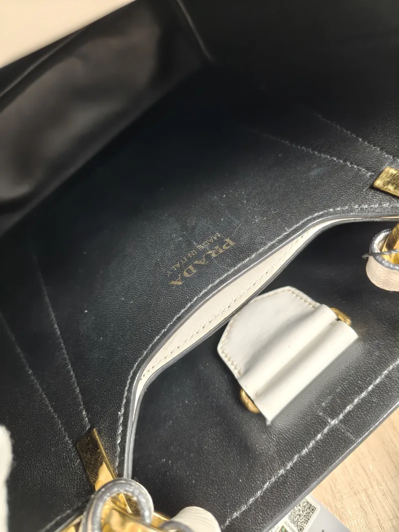 PRADA Shoulder Bag Panier White Calfskin Medium22.5 × 13 × 21.5 cm — detail view 4 of 12