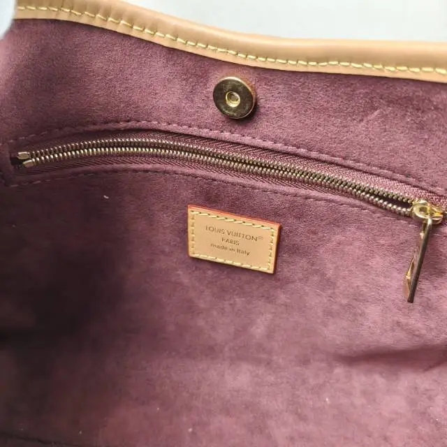 Louis Vuitton Crossbody Bag Carryall BB Monogram PVC BB 26 × 10 × 17 cm — detail view 10 of 15