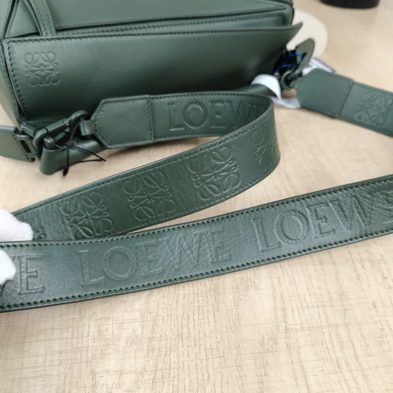 LOEWE Crossbody Bag Puzzle Green CC alfskin Small24 × 10.5 × 16.5 cm — detail view 6 of 13