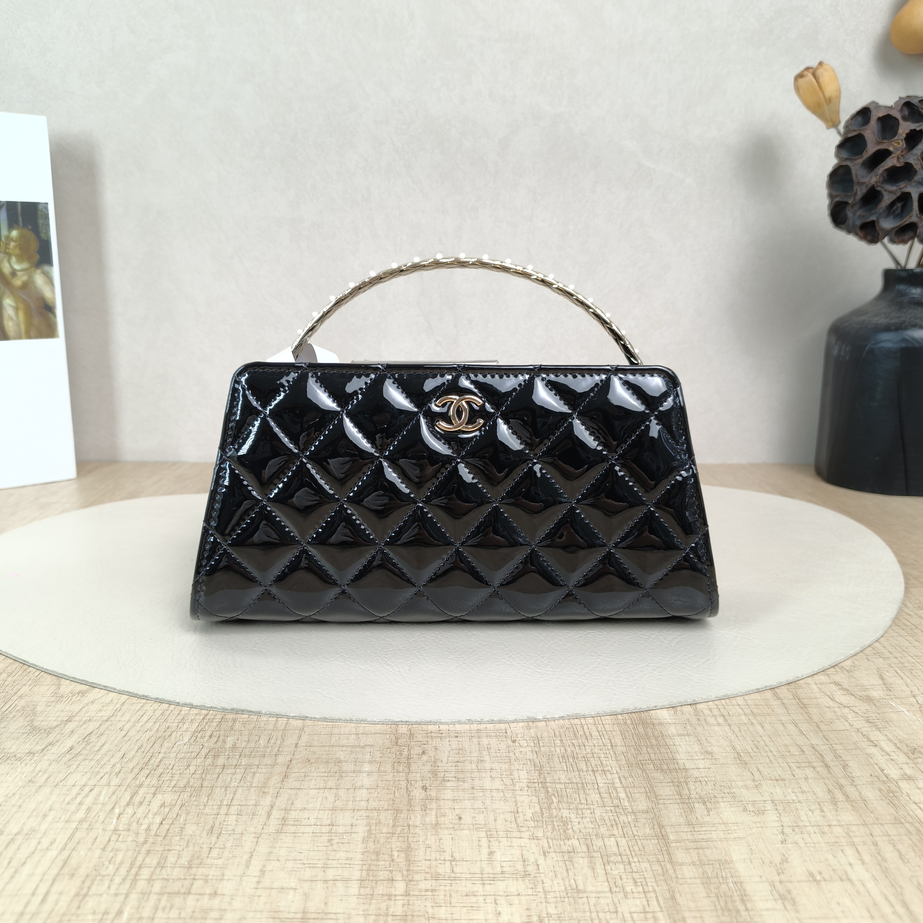 Chanel Crossbody Bag25b clutch with chain Pearl Crossbody Bag Black Patent Leather One Size21.5 × 6 × 16 cm