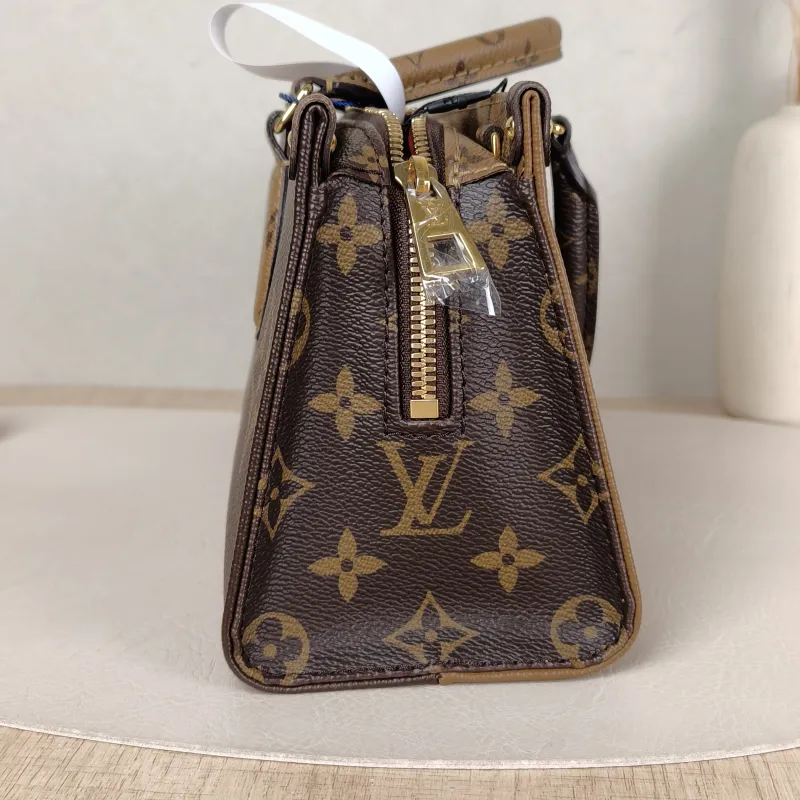 Louis Vuitton Crossbody Bag Onthego East West Monogram PVC Small 25 × 10 × 13 cm — detail view 12 of 15