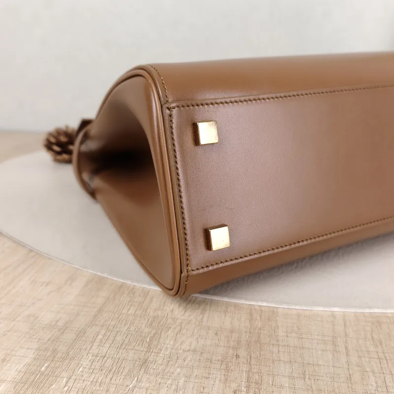 SAINT LAURENT MANHATTAN Caramel Calfskin Small 32 × 10 × 22.5 cm — detail view 8 of 12