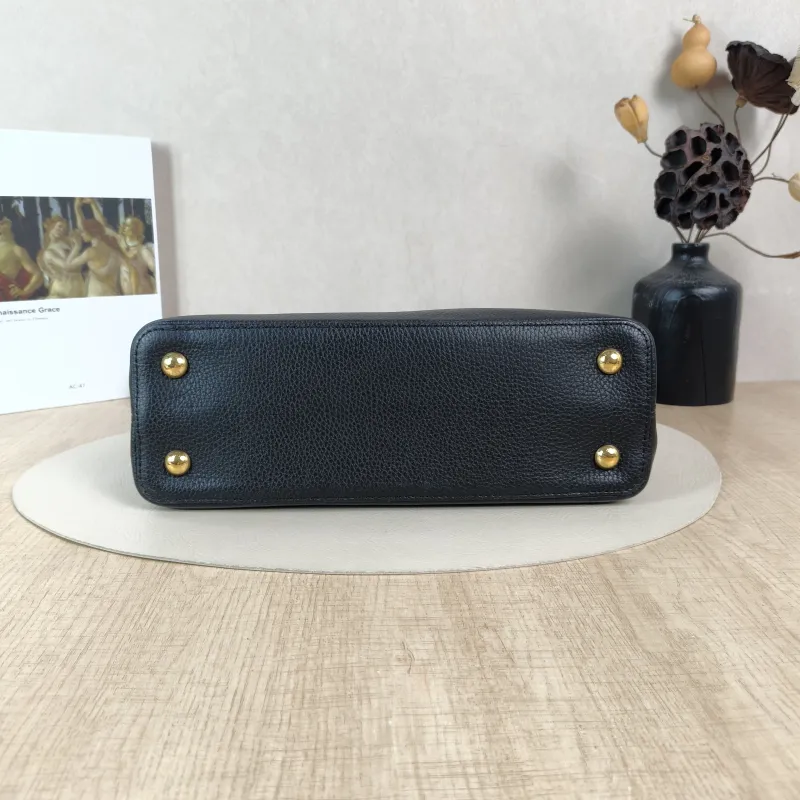 Louis Vuitton Top Handle Bag Capucines Black · Calfskin Medium31.5 × 11 × 20 cm — cover view 4 of 6