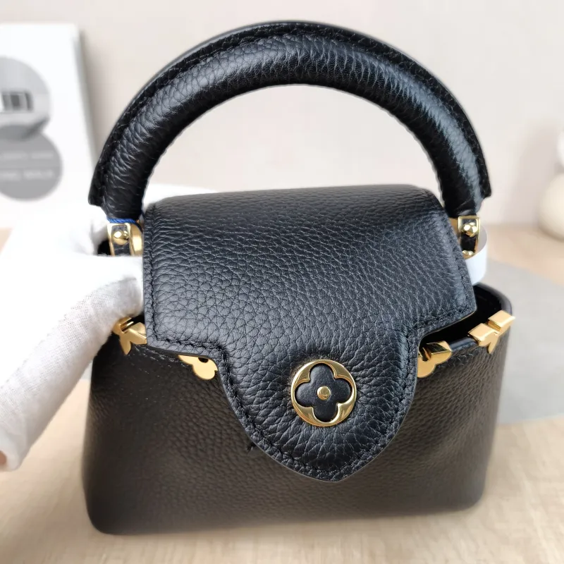 Louis Vuitton Crossbody Bag Capucines Black · Calfskin Mini 21 × 8 × 14 cm — detail view 9 of 13