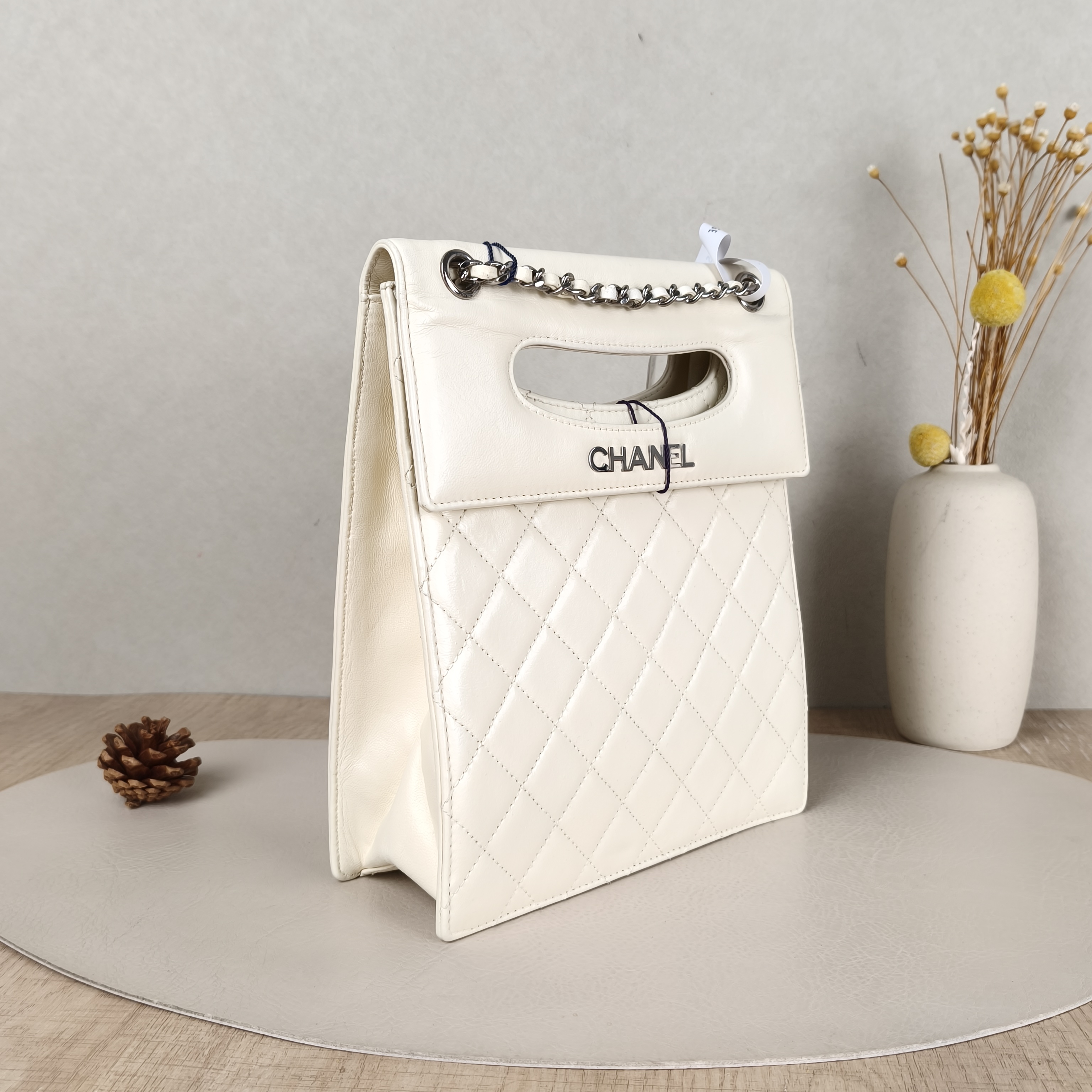 Chanel Crossbody Bag Crossbody Bag White Calfskin One Size19 × 5.5 × 23 cm — cover view 5 of 5