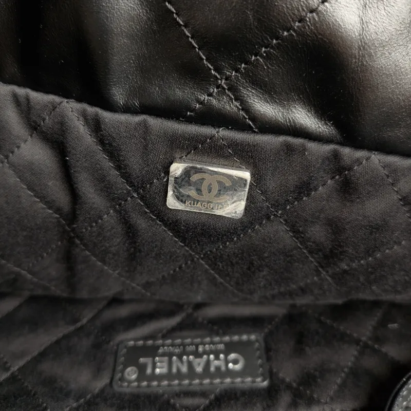 Chanel Shoulder Bag 22Bag Black CC alfskin Medium 39 × 8 × 42 cm — detail view 5 of 14