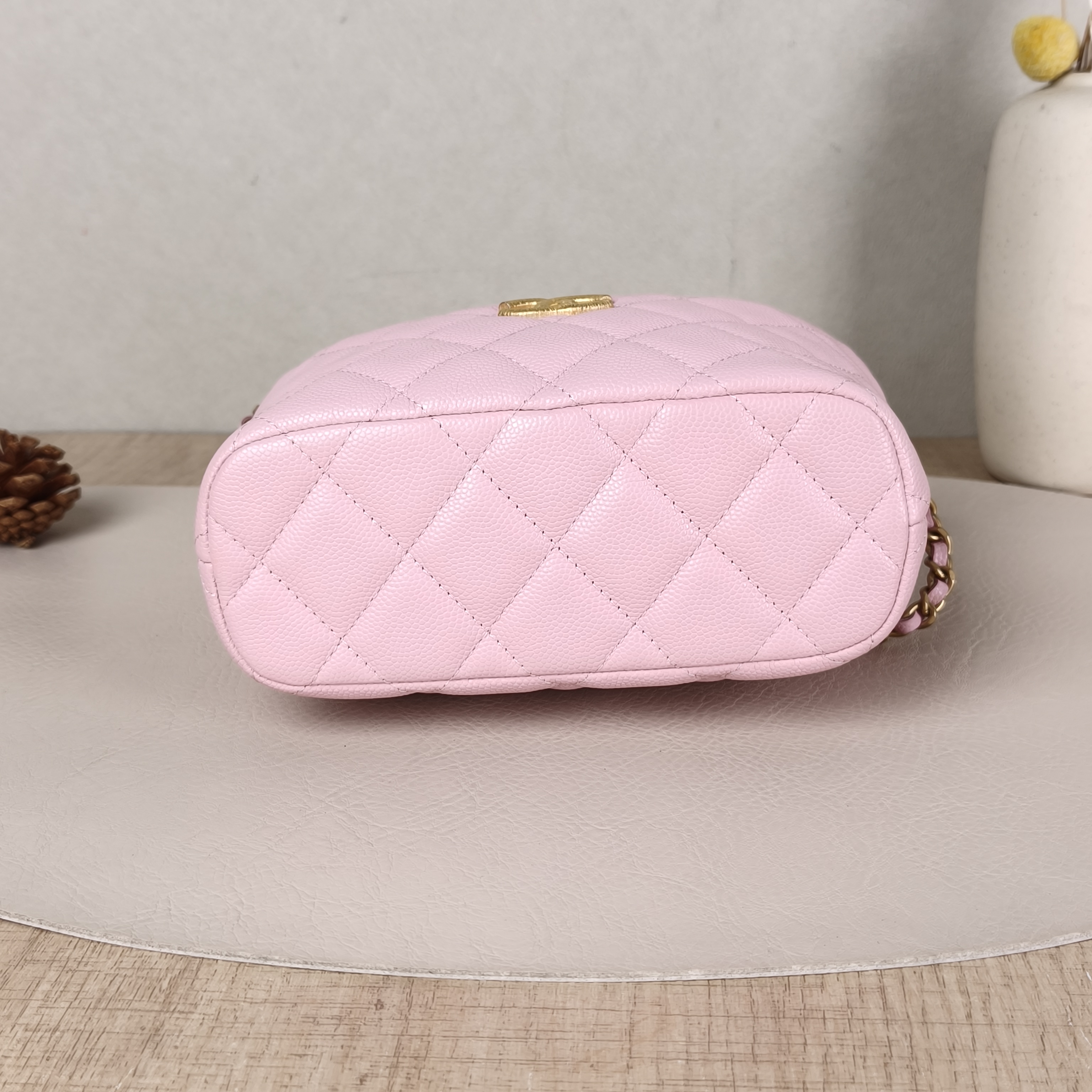 Chanel Crossbody Bag Gold-Tone Hardware Pink Grained Calfskin One Size21.5 × 7.5 × 19 cm — cover view 4 of 5