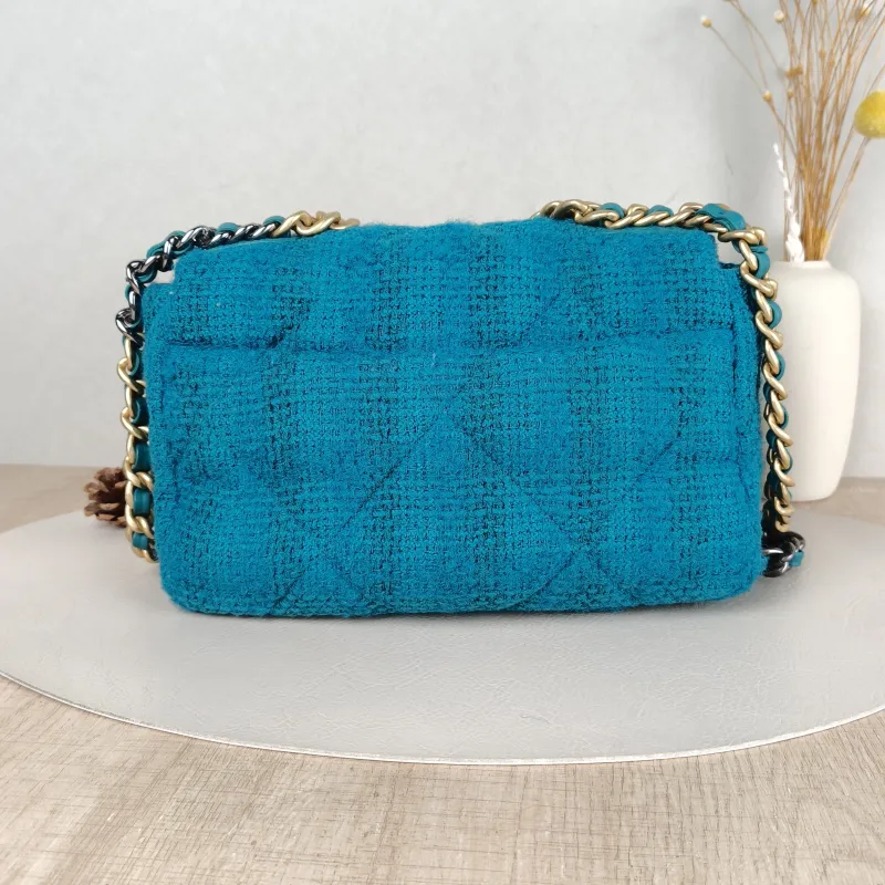 Chanel Crossbody Bag 19Bag Green Small 26 × 9 × 16 cm 29 — cover view 2 of 5