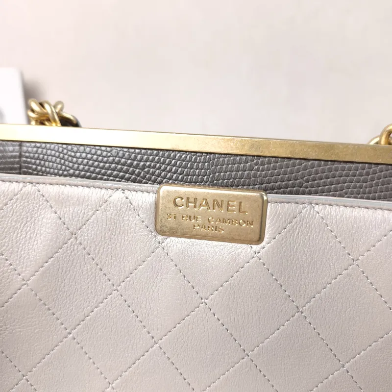 Chanel Top Handle Bag Coco Luxe Messenger Bag Brown Calfskin 33 × 12 × 24 cm 26 — detail view 9 of 14