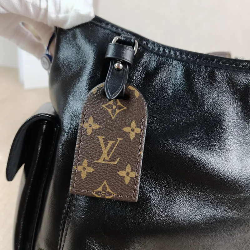 Louis Vuitton Crossbody Bag Carryall Cargo Vibe Black SL ambskin Small 33.5 × 15 × 23 cm — detail view 6 of 10
