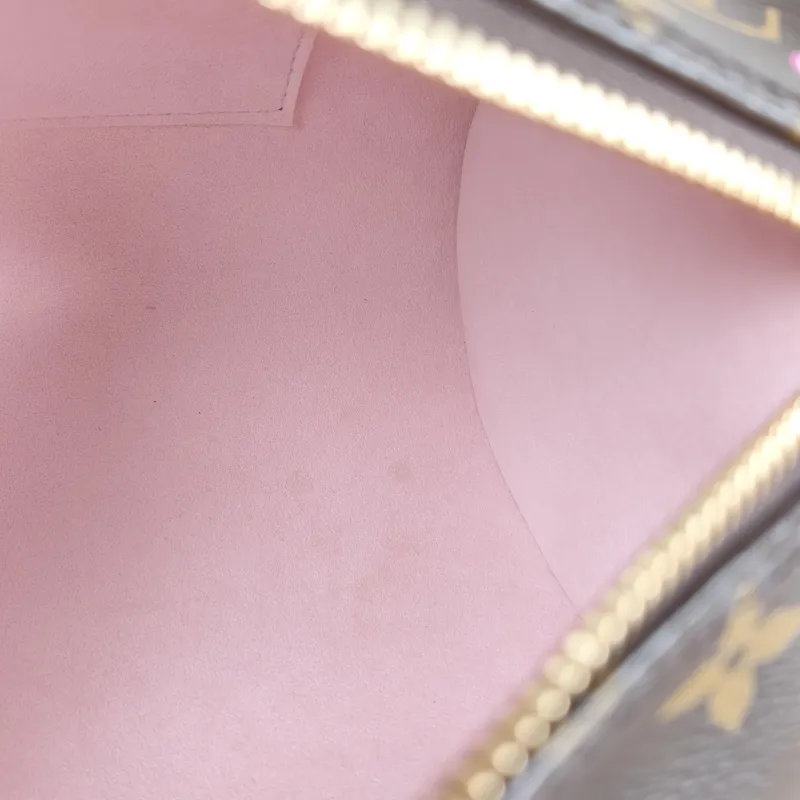 Louis Vuitton Shoulder Bag Papillon Monogram · PVC One Size30 × 15 × 15 cm — detail view 1 of 14
