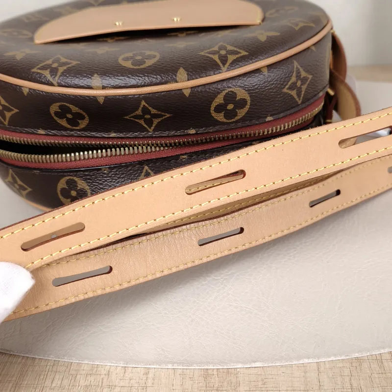 Louis Vuitton Crossbody Bag BOITE CHAPEAU SOUPLE Monogram PVC Large 20 × 8 × 22.5 cm — detail view 6 of 11