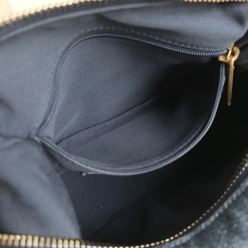 Chanel Shoulder Bag c hobo Blue Small 31 × 15 × 22 cm — detail view 4 of 13