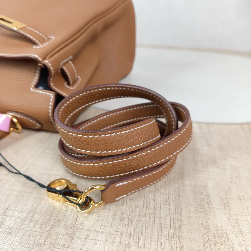 Hermès Shoulder Bag Kelly 25 Gold-Tone Hardware 37Gold Togo Calfskin Small 25 × 7 × 17 cm — detail view 13 of 14
