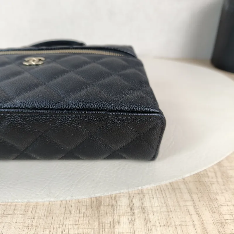 Chanel Crossbody Baglp Box Bag Top Handle Crossbody Bag Black Grained Calfskin One Size19.5 × 5 × 17 cm — detail view 5 of 15