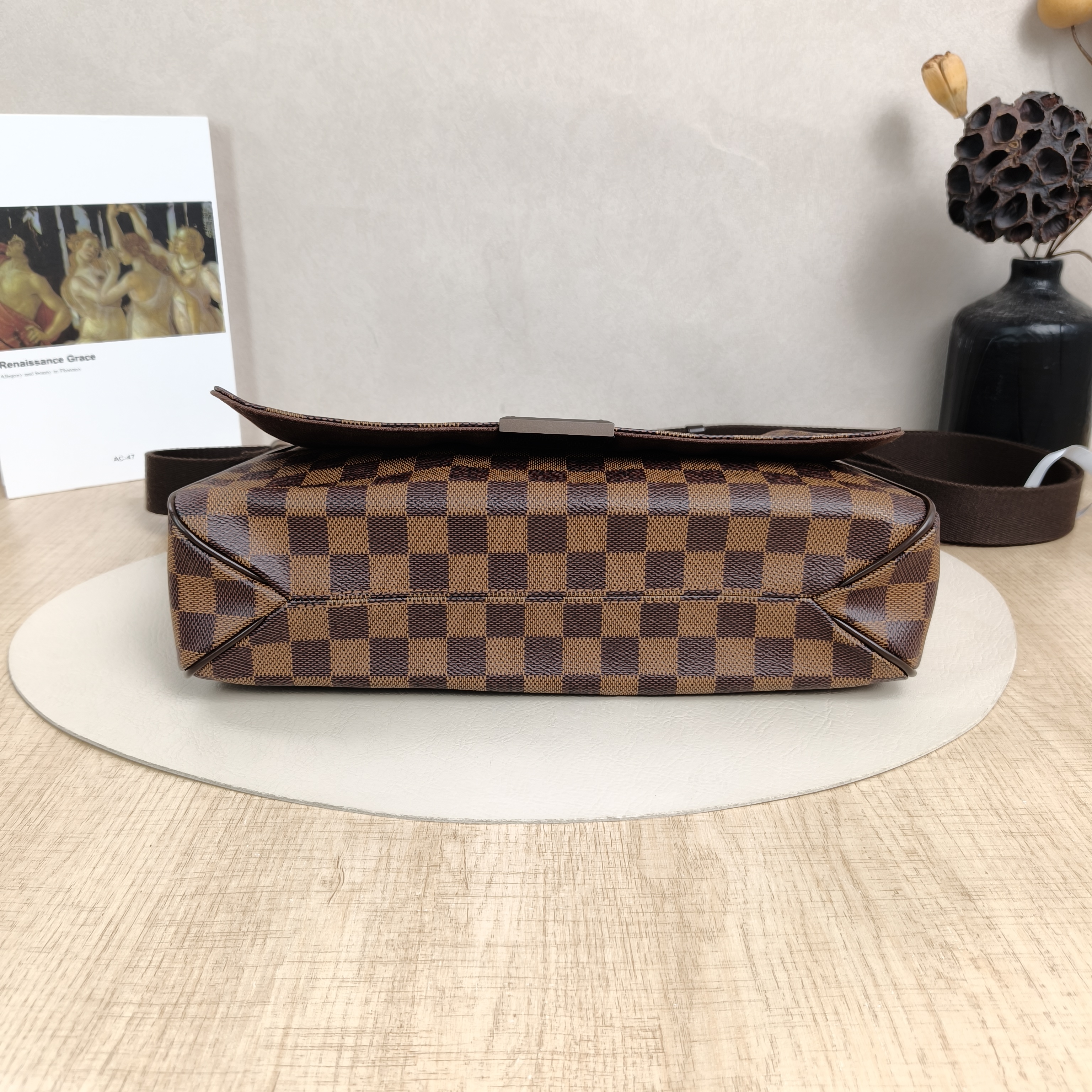 Louis Vuitton Shoulder Bag Vintage Messenger Bag Monogram PVC One Size31 × 7 × 26 cm — cover view 3 of 5