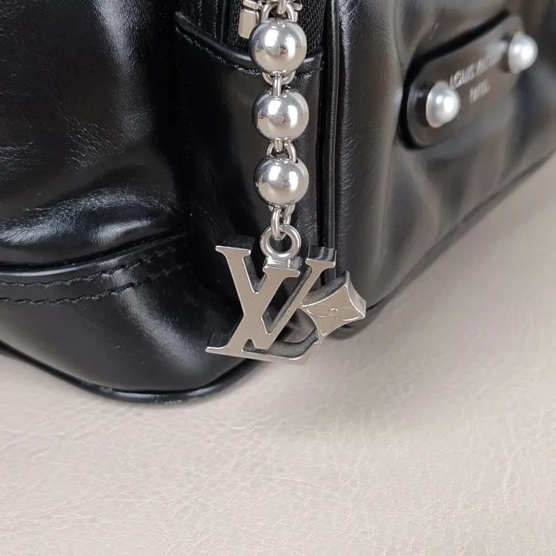 Louis Vuitton Shoulder Bag NOÉ CARGO Bucket Bag Black Calfskin Small 22 × 16 × 24 cm — detail view 6 of 14