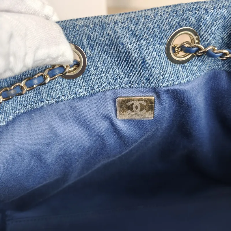 Chanel Shoulder Bag25Bag Blue Small26 × 14 × 30 cm — detail view 10 of 11