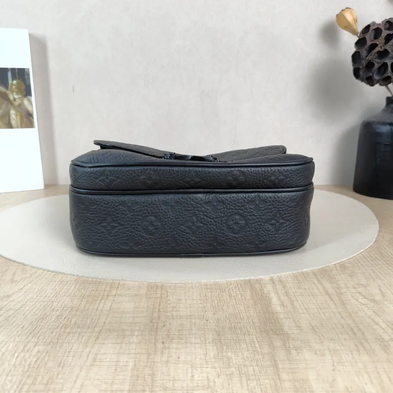 Louis Vuitton Crossbody Bag S Lock Messenger Bag Black Calfskin One Size22 × 8 × 18 cm — cover view 3 of 6