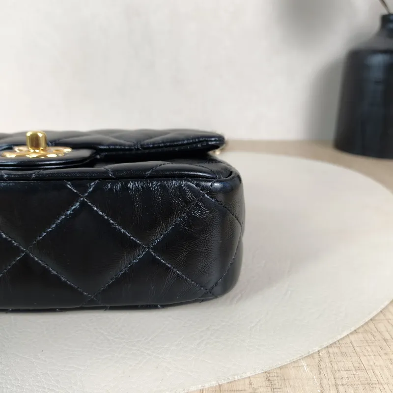 Chanel Crossbody Bag Black Lambskinmini19 × 8.5 × 14 cm — detail view 13 of 15