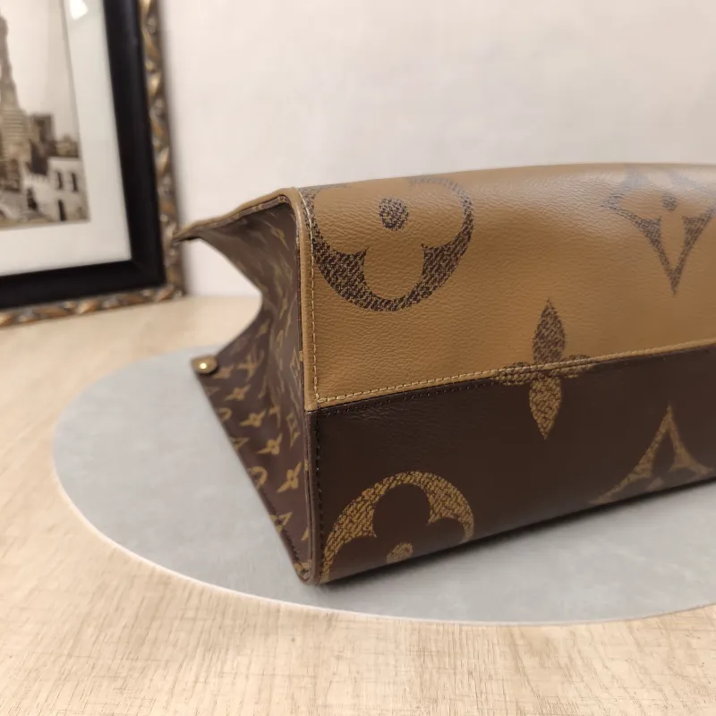 Louis Vuitton Shoulder Bag Onthego Medium Monogram PVC Medium35 × 14 × 27 cm — cover view 2 of 9