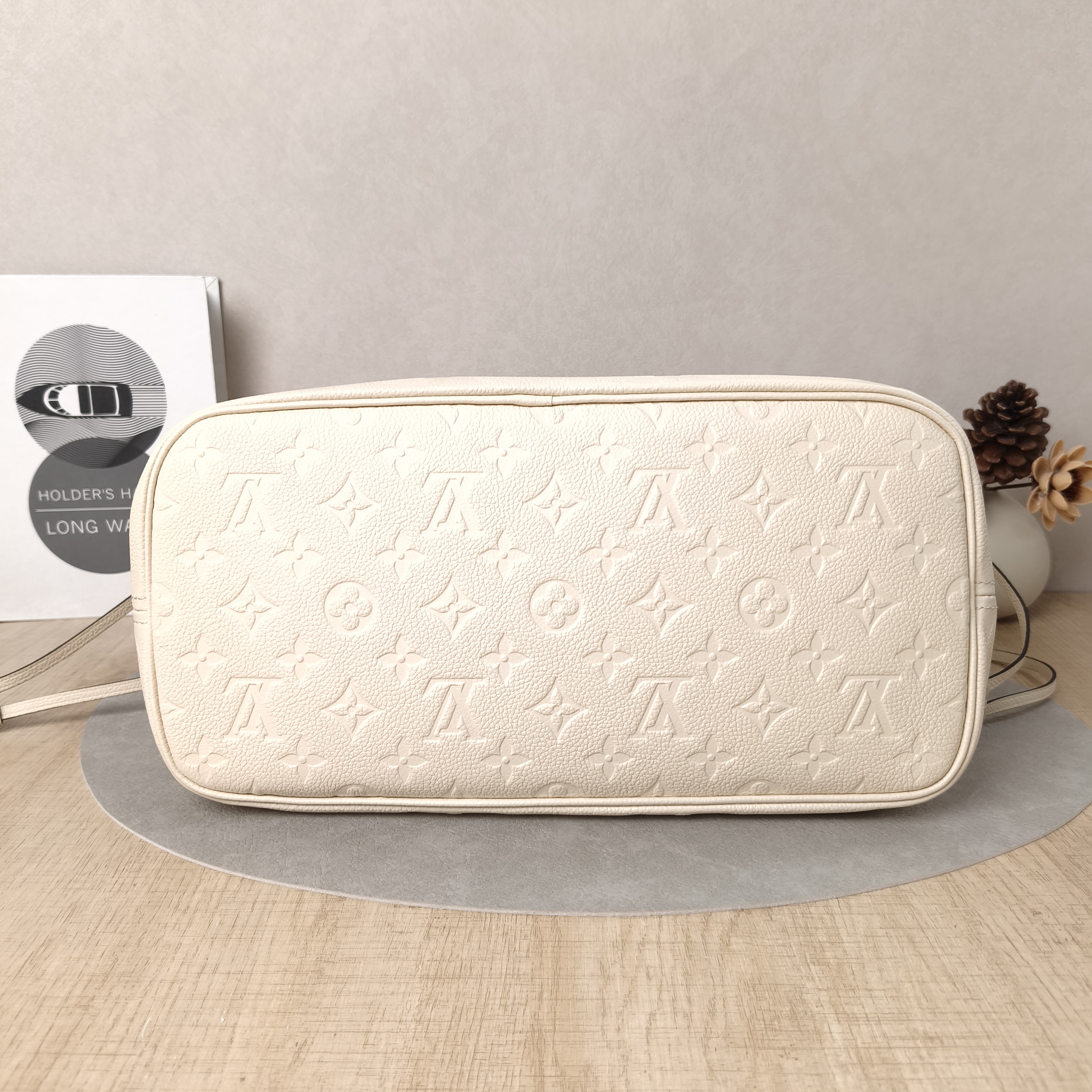 Louis Vuitton Shoulder Bag Neverfull White Empreinte Embossed Calfskin Monogram Medium31 × 14 × 28 cm — cover view 5 of 5