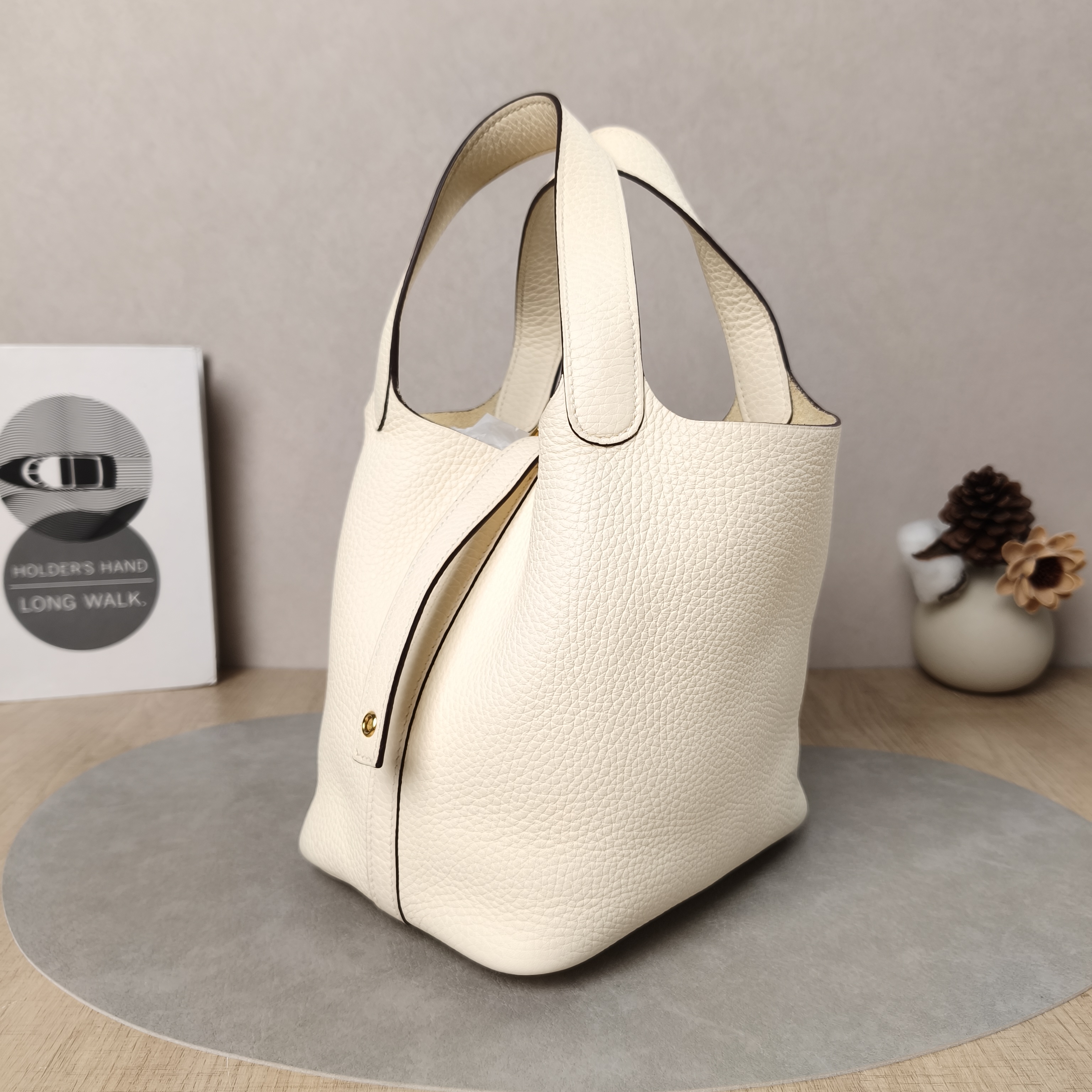 Hermès Top Handle Bag Picotin Lock 18 18 TC Calfskin Small18 × 13 × 18 cm — cover view 4 of 6