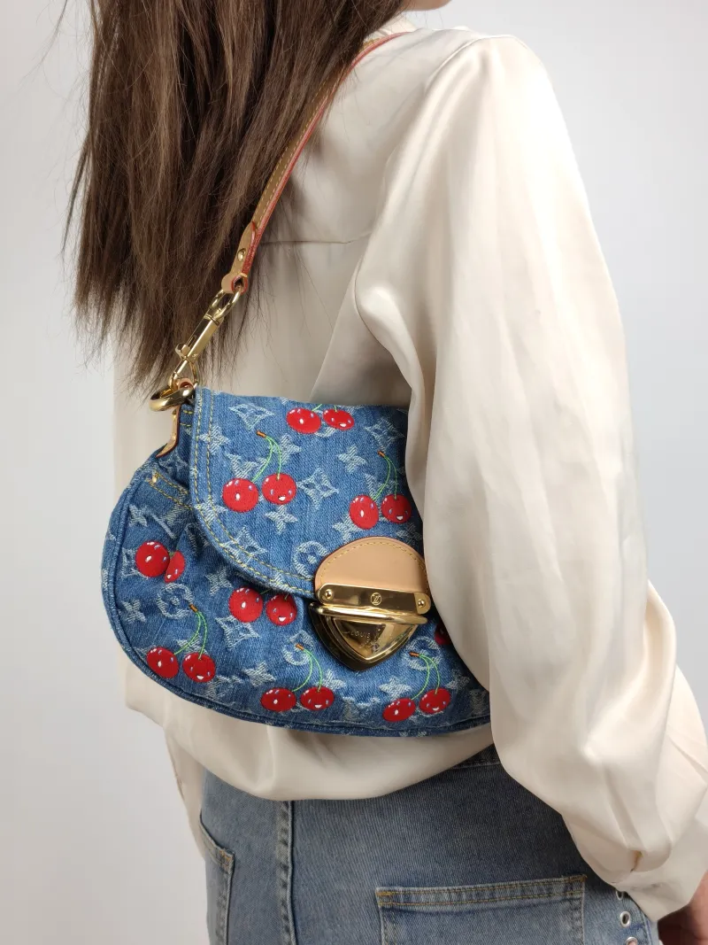 Louis Vuitton Shoulder Bag Sunset Blue · One Size 27 × 3 × 18 cm — on-model view 2 of 2