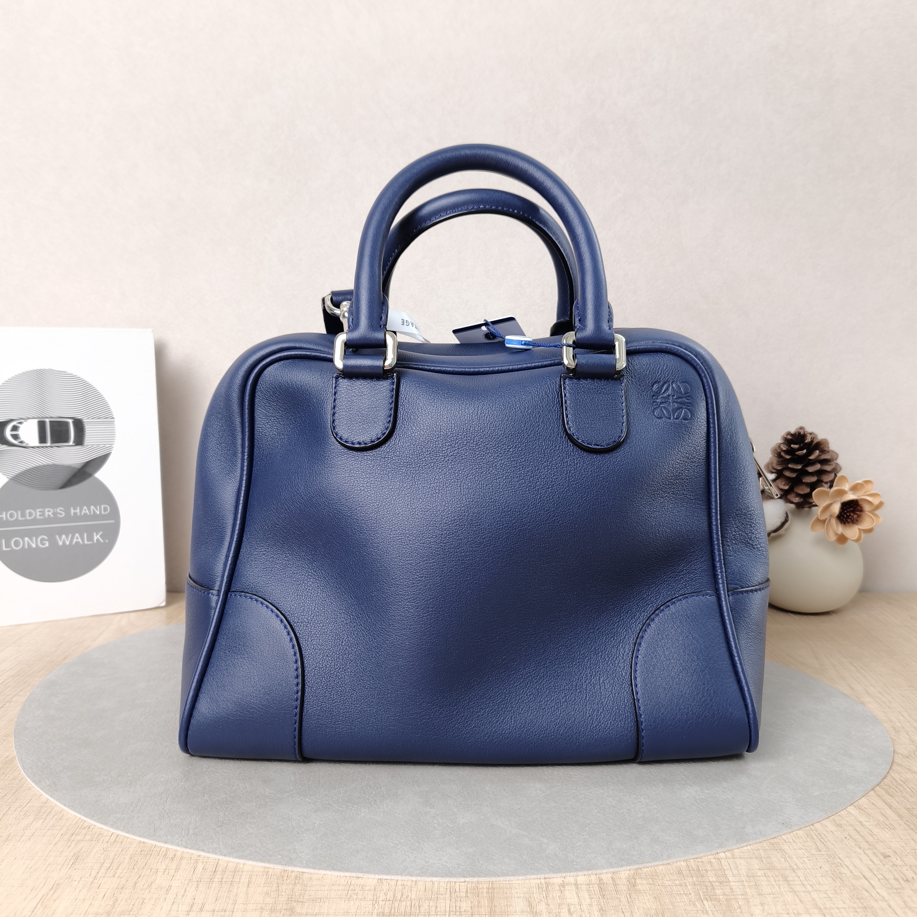 LOEWE Crossbody Bagamazona Collection Crossbody Bag Blue Calfskin Medium28 × 16 × 21 cm