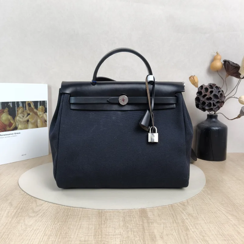 Hermès Shoulder Bag Herbag 31Black Canvas Canvas Berliner Medium31 × 10 × 25 cm