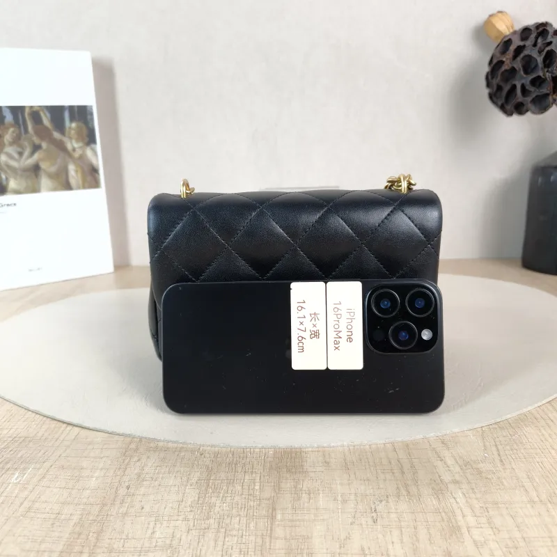 Chanel Crossbody Bag Black Lambskin 18 × 5 × 12 cm — cover view 4 of 5