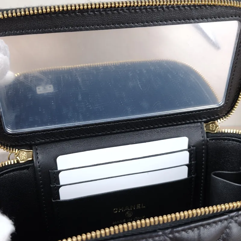 Chanel Crossbody Bag Edition Black Lambskin Mini 16 × 8 × 9.5 cm — detail view 6 of 15