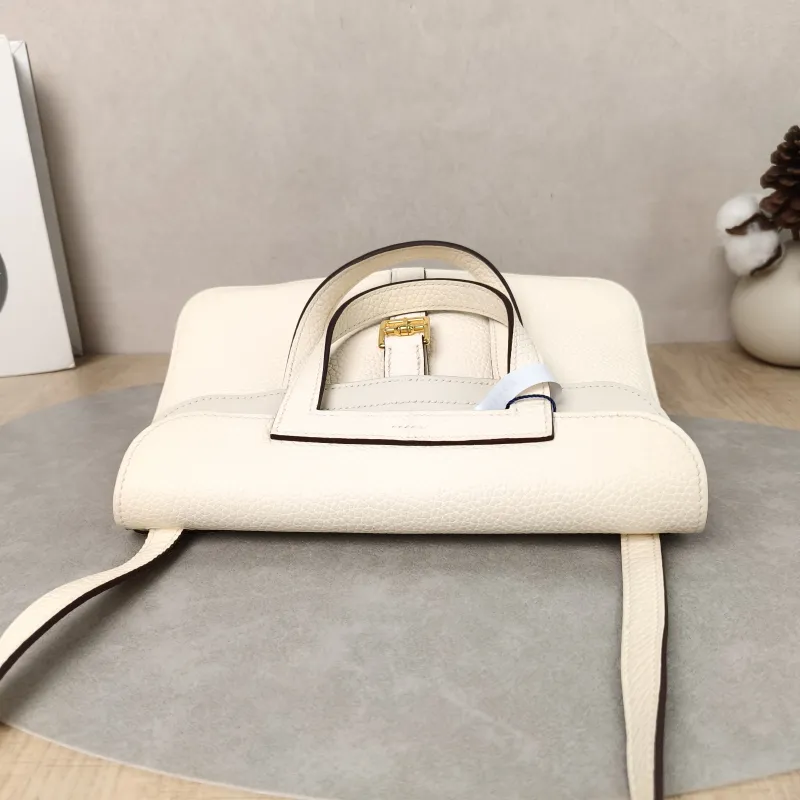 Hermès Shoulder Bag Halzan 25I2 Taurillon Clemence TC Calfskin Small25 × 8 × 17 cm — detail view 13 of 17