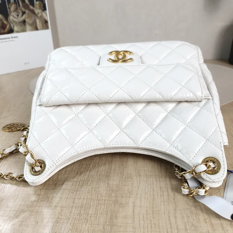 Chanel Crossbody Bag HOBO White Waxed Leather Medium 23 × 8 × 21 cm — detail view 3 of 10
