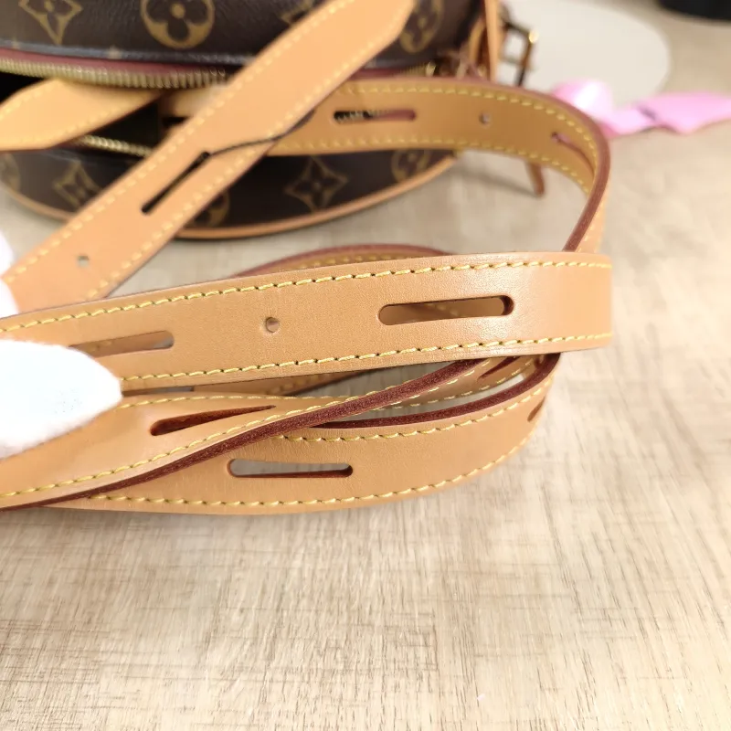 Louis Vuitton Crossbody Bag BOITE CHAPEAU SOUPLE Monogram PVC Large 20 × 8 × 22.5 cm — detail view 5 of 12