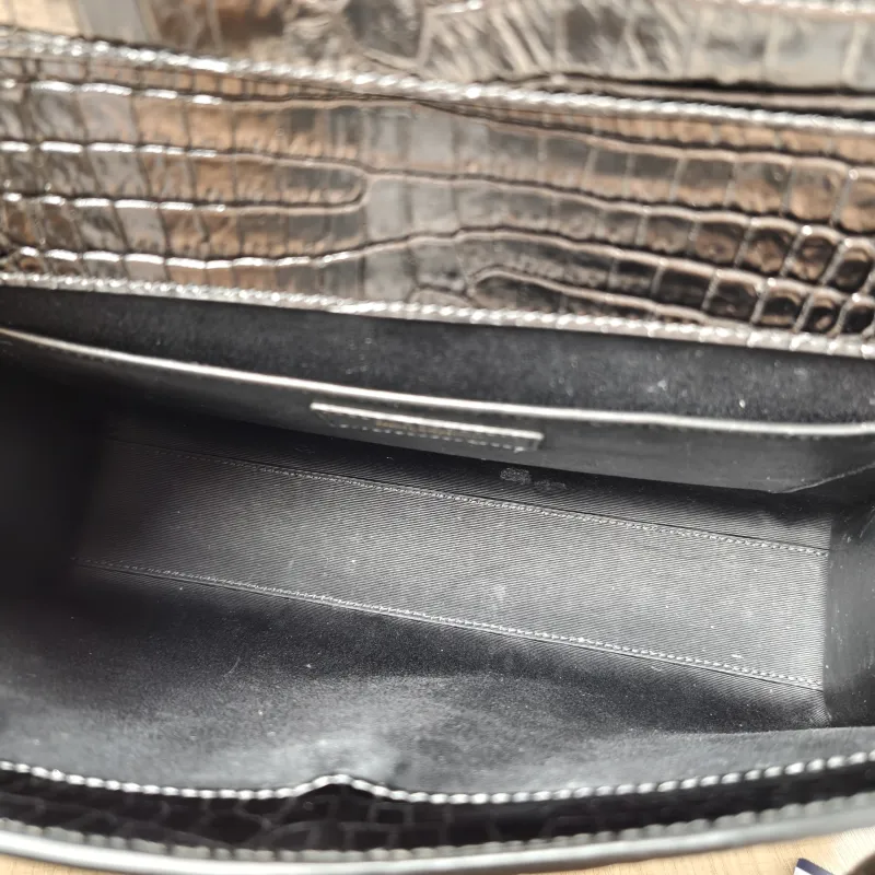 SAINT LAURENT Shoulder Bag MANHATTAN Black Calfskin Medium29 × 7.5 × 20 cm — detail view 3 of 15
