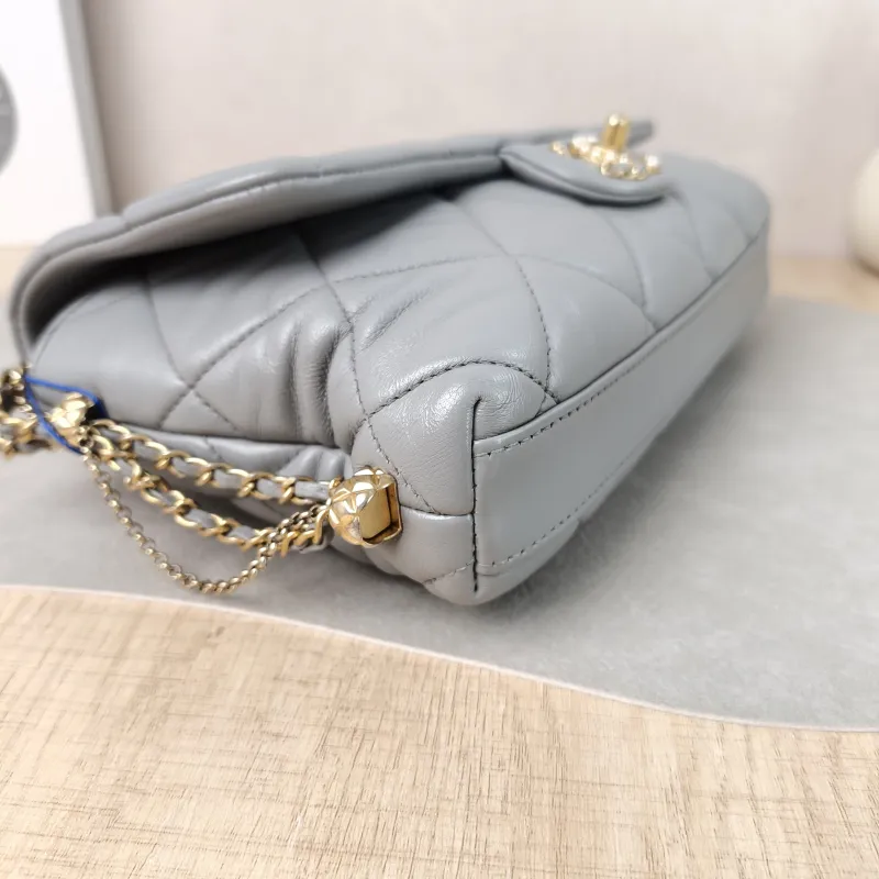 Chanel Crossbody Bag Crossbody Bag Grey Lambskin One Size 25.5 × 4.5 × 15 cm — detail view 8 of 14