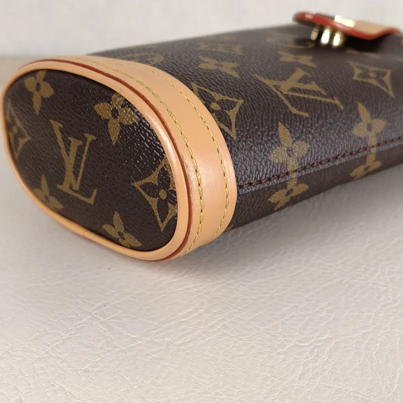 Louis Vuitton Crossbody Bag Fold Me Monogram PV Cmini14.5 × 6.5 × 18 cm — detail view 8 of 9