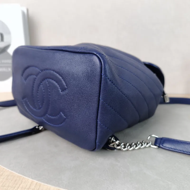 Chanel Backpackv Backpack Navy Lambskin Small18 × 11 × 23 cm — detail view 12 of 15