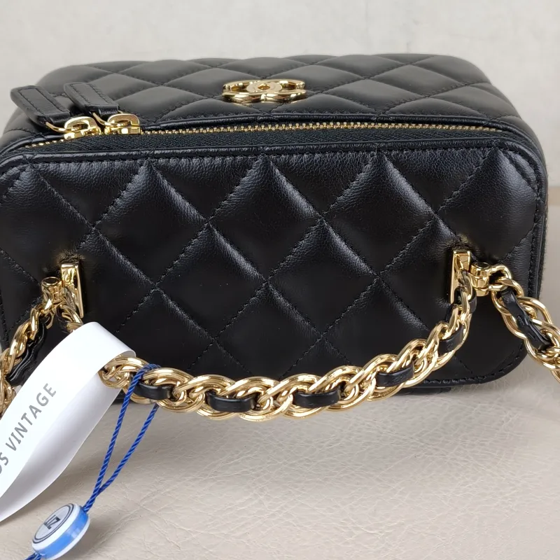 Chanel Crossbody Bag Edition Black Lambskin Mini 16 × 8 × 9.5 cm — detail view 1 of 15