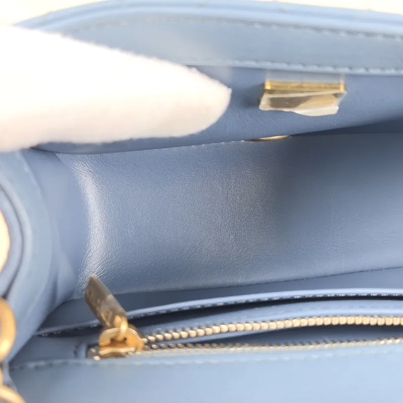 Chanel Crossbody Bag Blue Lambskin One Size 17 × 8 × 13.5 cm — detail view 8 of 14