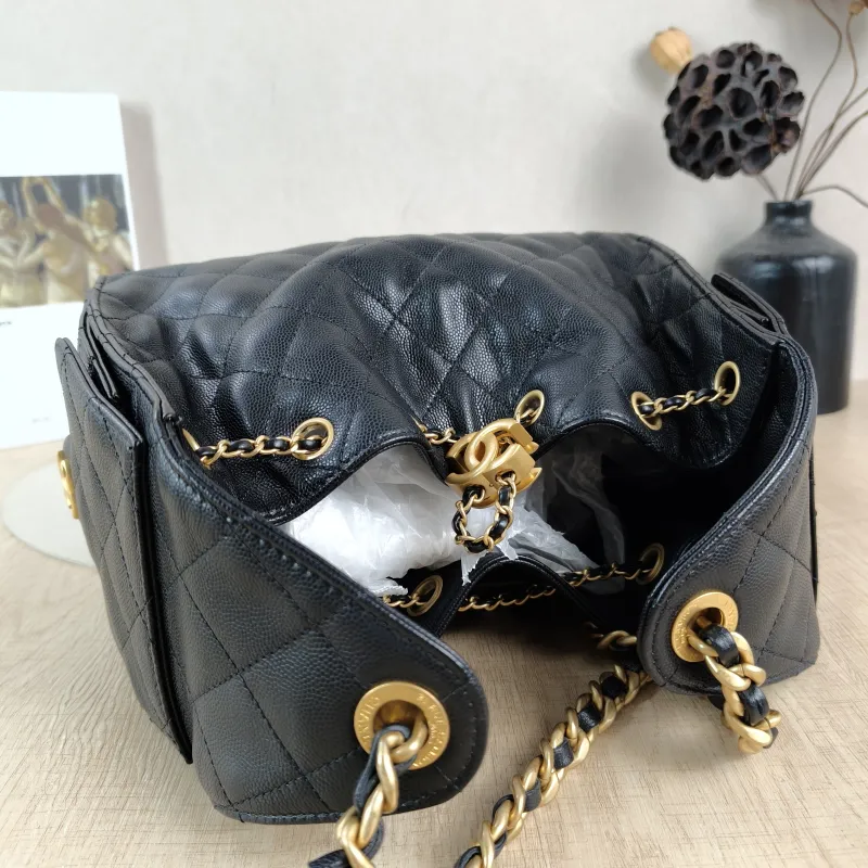 Chanel Shoulder Bag25Bag Black Grained Calfskin Small26 × 14 × 30 cm — detail view 8 of 13