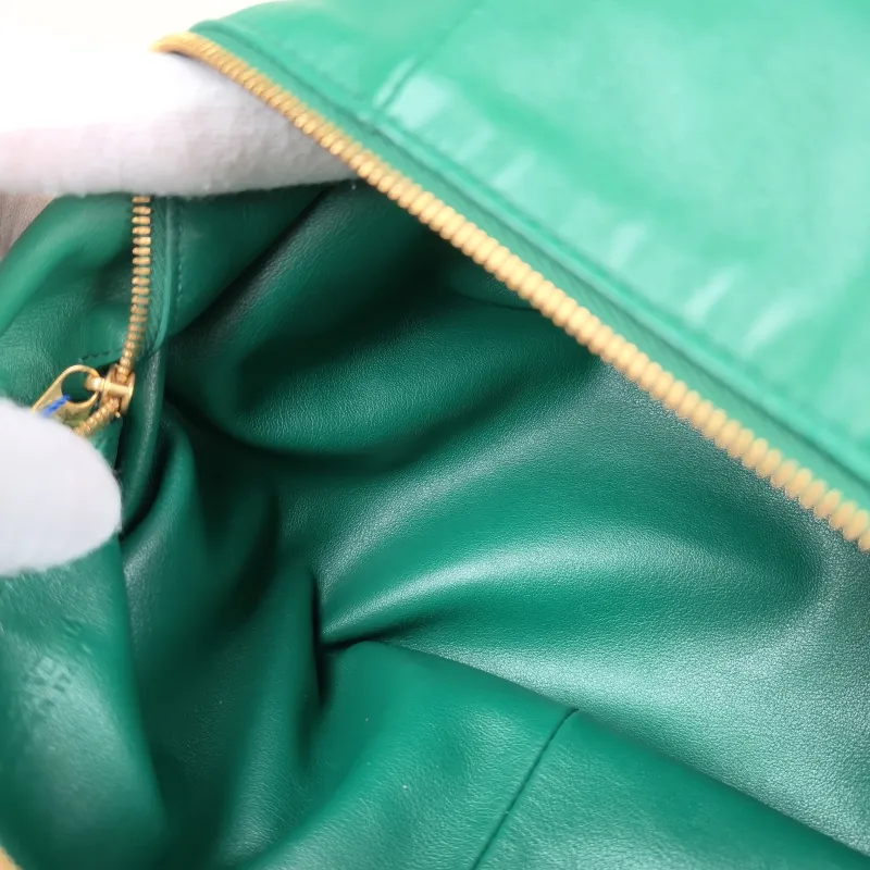 Bottega Veneta Top Handle Bag Jodie Green Calfskin Mini 28 × 8 × 23 cm — detail view 8 of 9