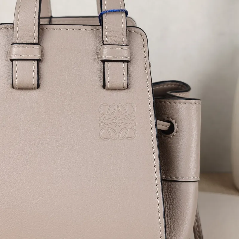 LOEWE Crossbody Bag Hammock Calfskinmini17 × 11 × 19.5 cm — detail view 6 of 12