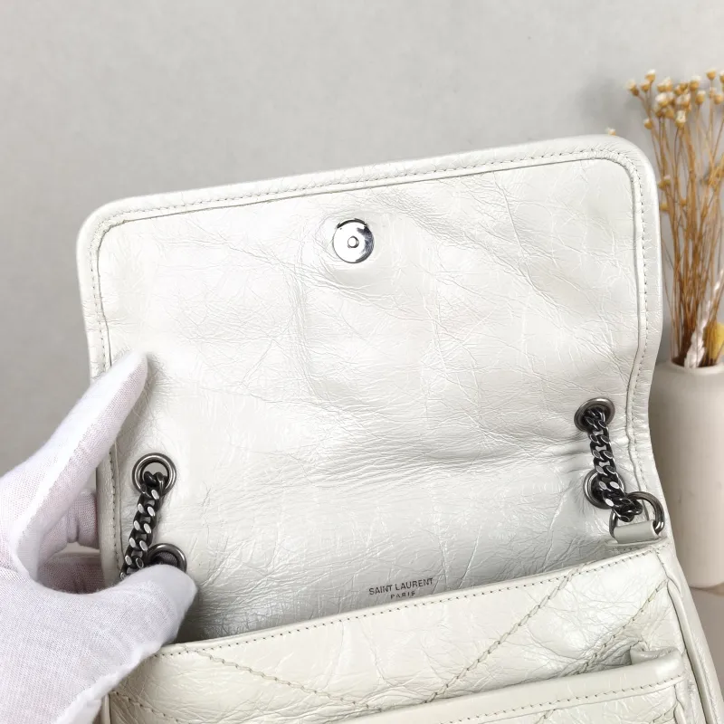 SAINT LAURENT Crossbody Bag Niki D Calfskin Small 21 × 7.5 × 16 cm — detail view 5 of 12