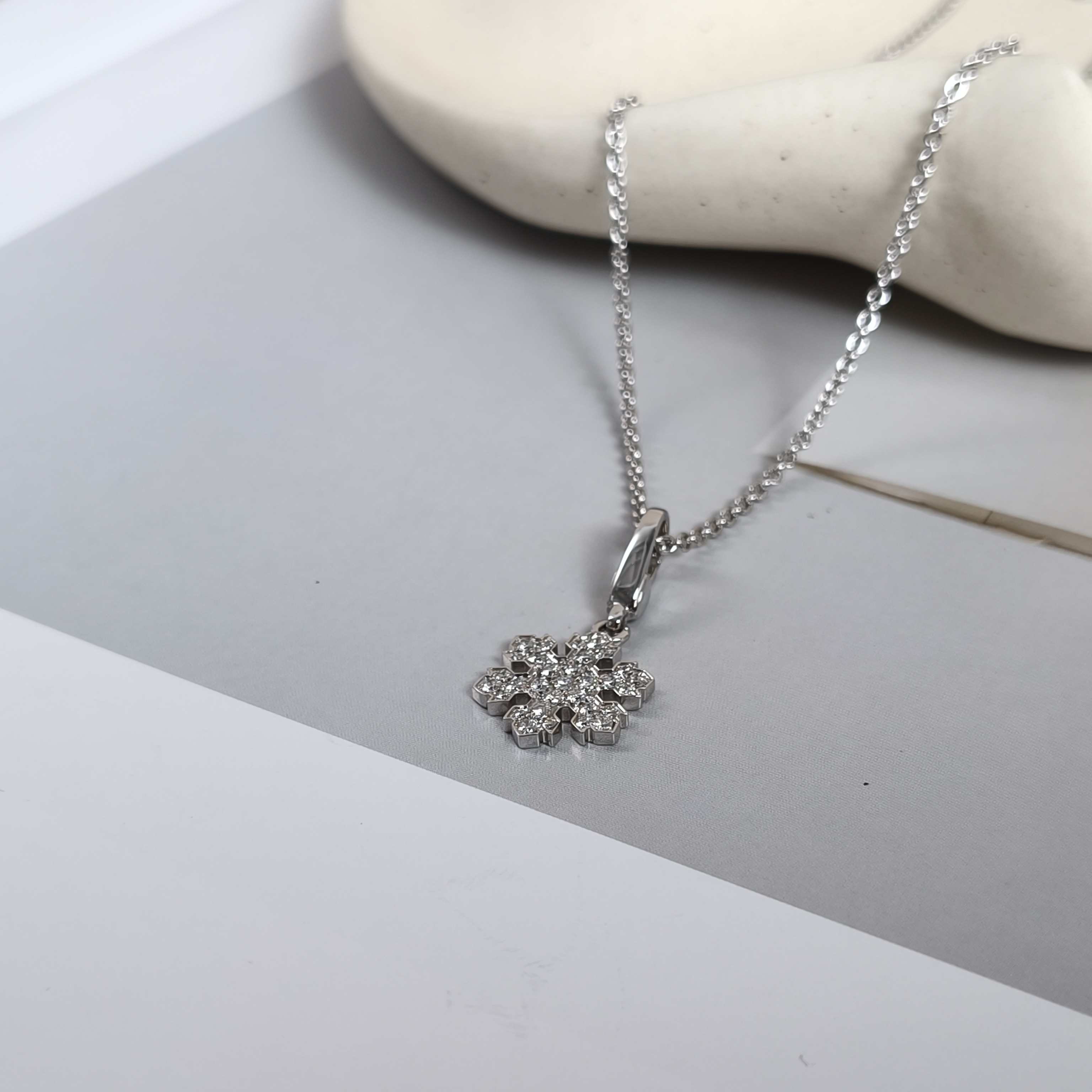 Bvlgari Necklace Fiocco di Neve Necklace White Gold 18KW hite Gold42cm One Size — cover view 8 of 8