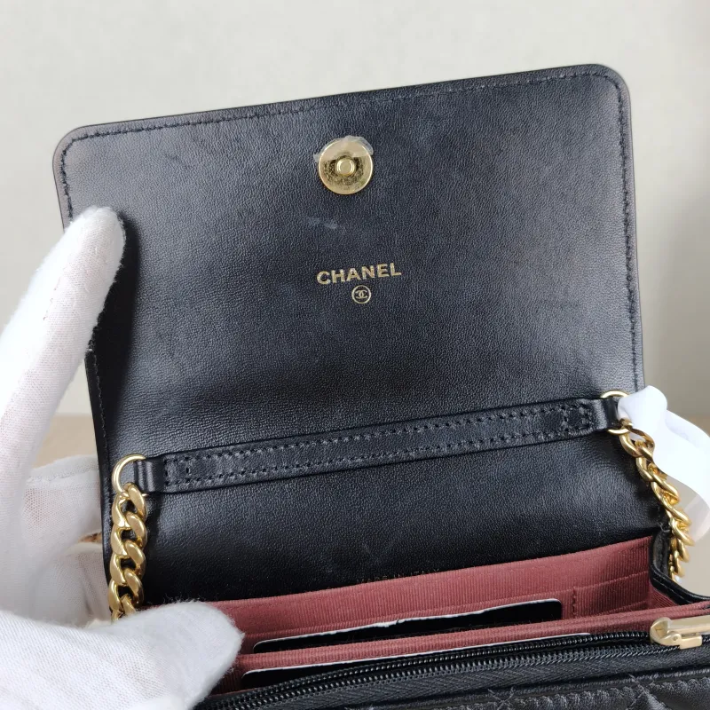 Chanel Crossbody Bag22b woc Black Lambskin15.5 × 4.5 × 11 cm — detail view 9 of 12